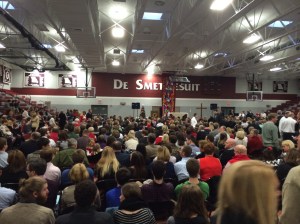 The Christmas Eve crowd swarms the court...